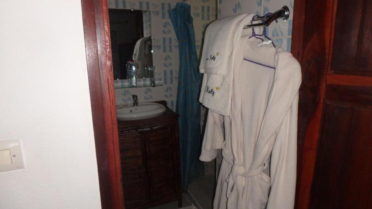 Edena Kely Hotel Махаянга Екстериор снимка